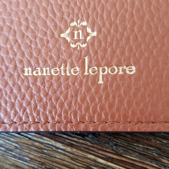 Nanette Lepore pebbled leather camel card case with goldtone chain FLAWED - Picture 2 of 6